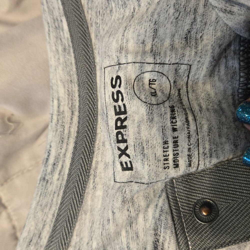 Express - Men's XL V Neck T Shirt - EUC - Picture 2 of 4